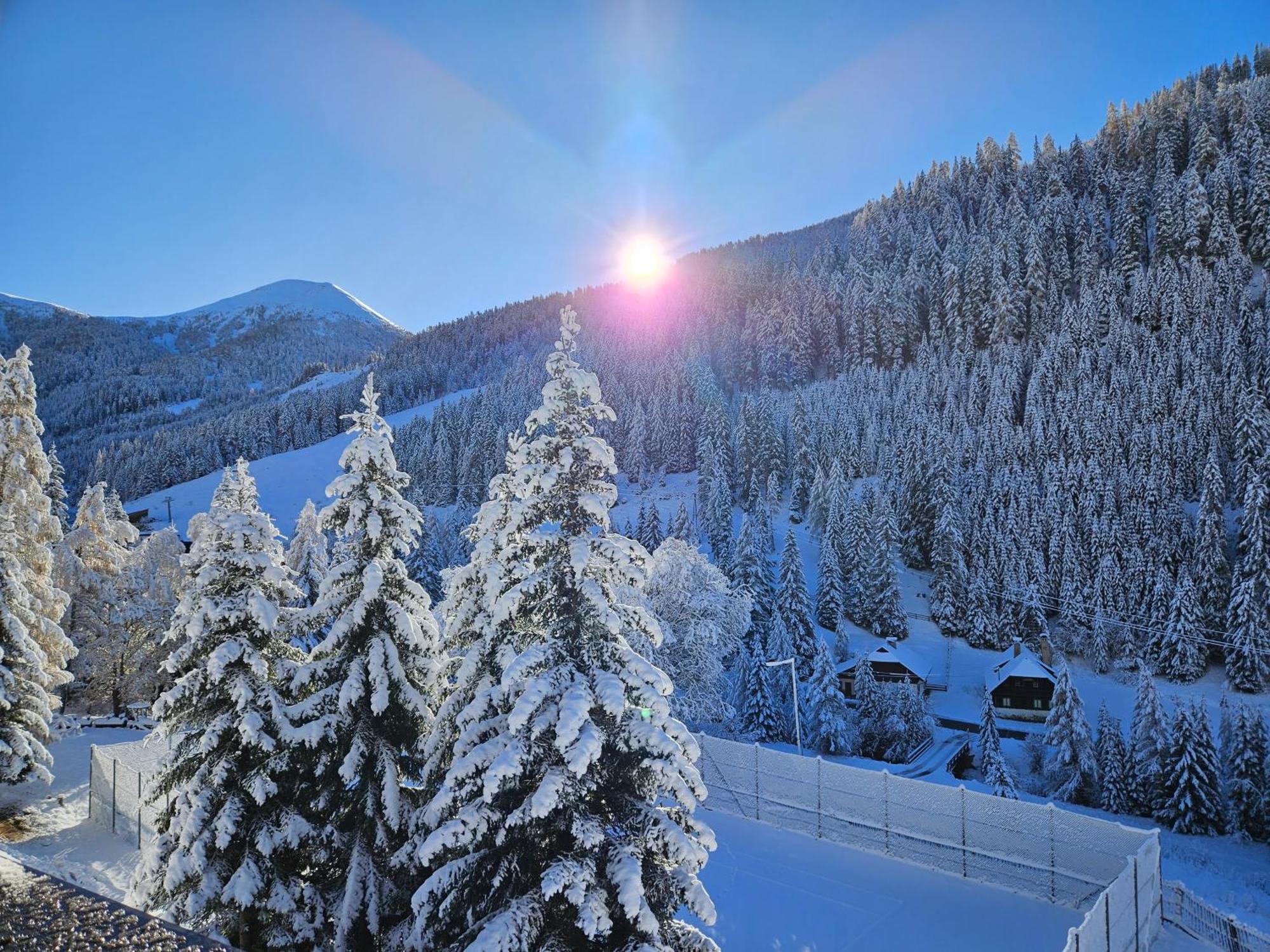 Kinder- Und Familienhotel Nockalm インナークレームス エクステリア 写真