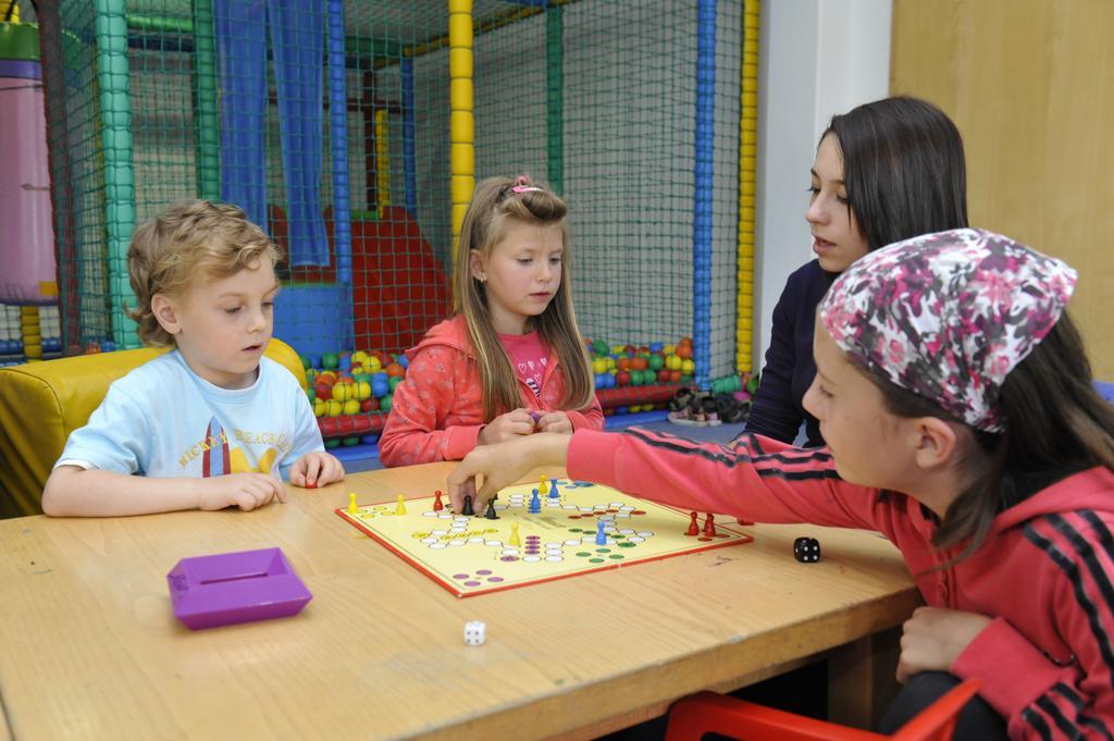 Kinder- Und Familienhotel Nockalm インナークレームス エクステリア 写真