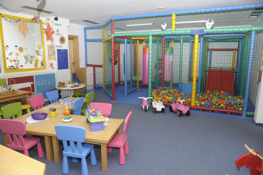 Kinder- Und Familienhotel Nockalm インナークレームス エクステリア 写真