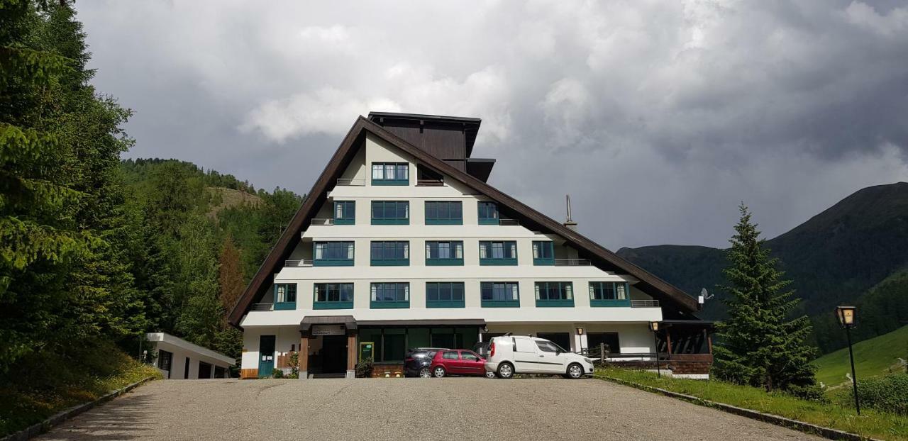 Kinder- Und Familienhotel Nockalm インナークレームス エクステリア 写真
