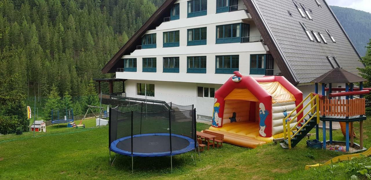 Kinder- Und Familienhotel Nockalm インナークレームス エクステリア 写真